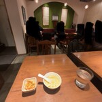 四川料理 龍の子 - テーブル6卓でこの左が厨房！奥に他にも座席があるようです。
