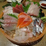 大魚 - 本日のセリ買い 鮮魚盛り(5種盛)(￥1,599)