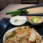 みんなの中華 利民 - 「豚肉の北京風炒め」　ニンニクの茎