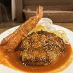 洋食バル ウルトラ - ハンバーグ　海老フライ追加
