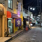 もつ焼き 大渕 - 大渕さんがある通り。町外れなのに飲み屋が連なる良い穴場。