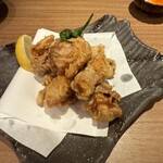 ひな鶏唐揚 新次郎 - 鶏の唐揚げ