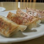 中華　ガキ大将 - ラーメンを頼むと無料の餃子