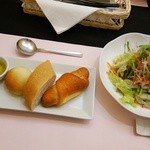 パン、サラダ