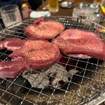 ヤキニクホルモンたなや - 