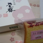 Satouya - 乃し梅とさくらんぼケーキを購入