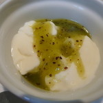 サラマンジェ・ヒロ - パンナコッタのキウイソースがけ