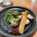 日々の料理 - 大山鶏、海老にみたてたニンジン、菜の花のフライ、地元大磯の葉物サラダ