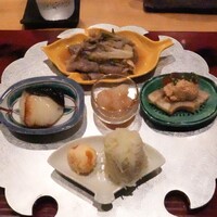 おおたに - 八寸：宮崎牛と舞茸のすき煮、ギンダラの粕漬け、鮟肝ムース奈良漬け、車麩のカナッペ、干し柿のクリームチーズ和え、じゃが芋のはりはり、甘エビこのわた和え