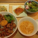 騒豆花 - 魯肉飯