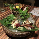 磯一 - ＜2014年6月＞活けサザエ造り、２個で８８０円、等。肝も美味しい～。