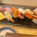 神田江戸ッ子寿司 - いかはスルメかな？ウニはバフンですね。シャリが少し大きいですがどれもまあ旨いです。コスパはなかなか高いんじゃないでしょうか！