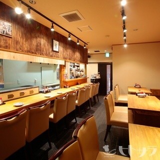 [Near the station] The calm interior is a space where you can enjoy casually like Izakaya (Japanese-style bar)