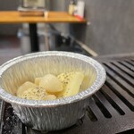 大阪焼肉 うしとみ - ニンニクバター