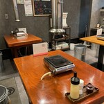 大阪焼肉 うしとみ - 店内