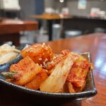 大阪焼肉 うしとみ - キムチ