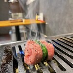 大阪焼肉 うしとみ - 包みネギ巻きタン塩