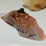 鮨 博多まつもと - あじ 葱生姜玉ねぎ擦りおろし載せ