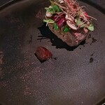 283524086 - 
