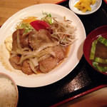 武屋食堂 - 三元豚ロース生姜焼き定食