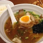 開花屋 楽麺荘 - 醤油ラーメンの唐揚げセット