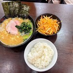 ラーメン 杉田家 千葉祐光店 - 