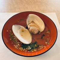 羽根澤屋別邸 日本料理 満うら - 蛤のお吸い物