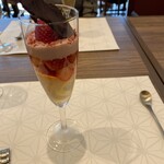 283533657 - 苺がゴロゴロ入っていました。