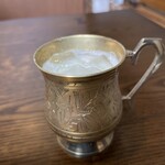 アジアンダイニングブッダ - おしゃれな器に注がれたラッシー