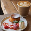 YELLOW KOMAZAWA KOEN - Strawbery Cheesecake（700円） Latte（600円）