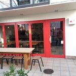 Biryani Tokyo - お店の外観、テラス席はペット可とのこと