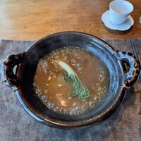 中国飯店 春秋 - 上海風　フカヒレの姿土鍋煮込み