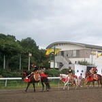 馬事公苑 売店 - 武田流一門の流鏑馬が来てますね　（2011 愛馬の日）