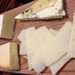 Porky's kitchen - チーズ盛り合わせ