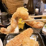 讃岐うどん 白庵 - ゲソ天、にゅ〜〜ん！
