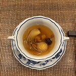 今石飯店 涼華 - 「古越龍山20年を使ったスープ」は深い香りと味わいが印象的。