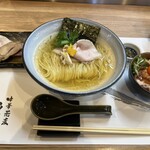 中華蕎麦 采ノ芽 - 塩そば ¥1050、豚飯 ¥400 （※別皿は「特製トッピング」）