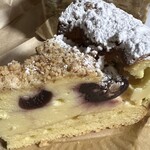 スイーツハウス - ダークチェリーのクランブルチーズケーキ　550円