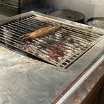 万榮堂 - 炭火でうなぎ焼いてました。