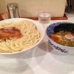 頑者 - トクモリビンボー！　　ラー博は俺のトラットリア。つけめんアブリチャーシュー、特盛り！  今日もイイね。