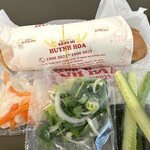 Banh Mi Huynh Hoa - 別添えの野菜たち