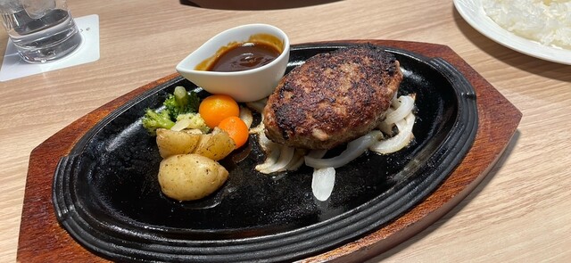 レストラン くさの &ndash; 北上の洋食店で味わう本格カツカレーと居心地の良い空間