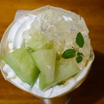 オレンジカウンティ - メロンヨーグルトとキラキラはちみつゼリーのクレープ