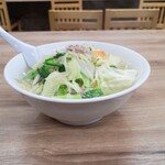 食堂 アサドラ - 「塩野菜ラーメン」普通盛り！