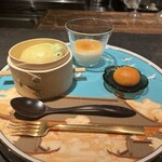 仁修樓 - 3種デザート
      ・温製杏仁豆腐
      ・干支カスタード饅頭
      ・鴨塩漬け卵クッキー