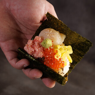 《SNS映え◎》香ばしく仕上げた、焼き立ての焼きおにぎりを。