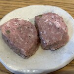 伊勢五本店 - 山椒入りひと口パテ300円、ひと口と書いてあったのでちっちゃいのが出てくるのかなと思ったらまあまあの大きさで最高のアテになった。