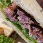 CHILLAX BURGERS&WINE - ビーフパストラミサンド