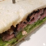 CHILLAX BURGERS&WINE - ビーフパストラミサンド