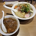 Rock’anDo - 牛すじ煮込みそば＋牛すじきのこカレー
